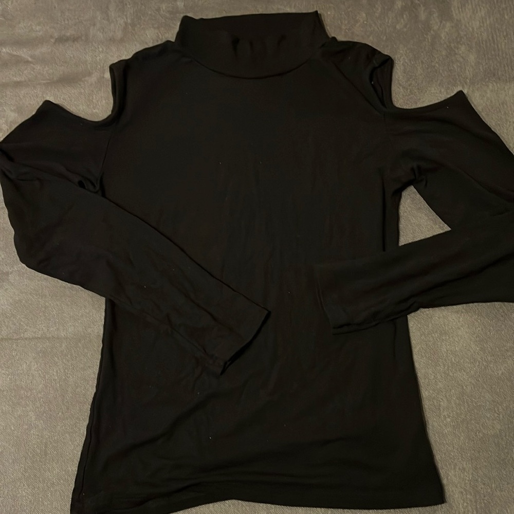 Sexy cold shoulder black top. Size L